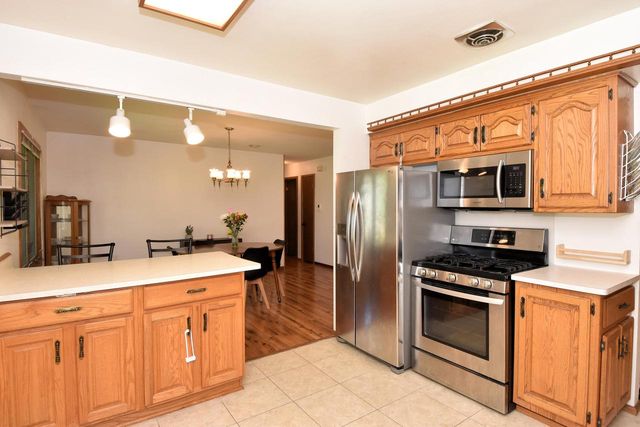 1526 Greenway TERRACE, Waukesha, WI 53186
