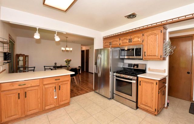 1526 Greenway TERRACE, Waukesha, WI 53186