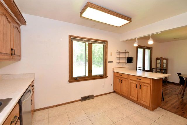 1526 Greenway TERRACE, Waukesha, WI 53186
