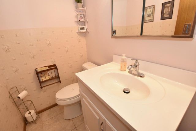 1526 Greenway TERRACE, Waukesha, WI 53186