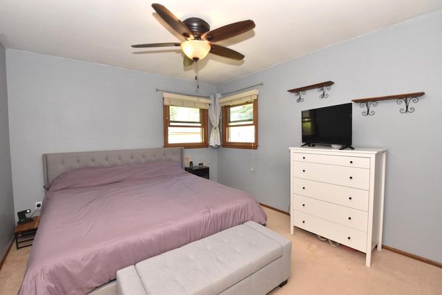 1526 Greenway TERRACE, Waukesha, WI 53186