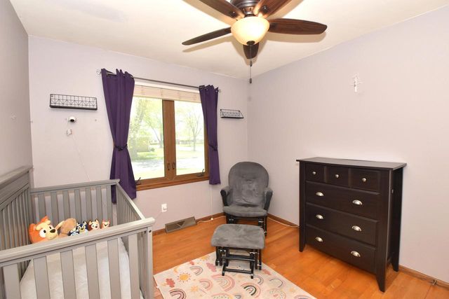 1526 Greenway TERRACE, Waukesha, WI 53186