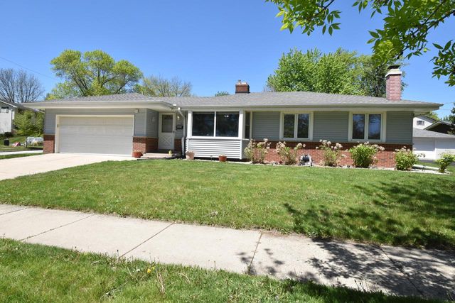 1526 Greenway TERRACE, Waukesha, WI 53186