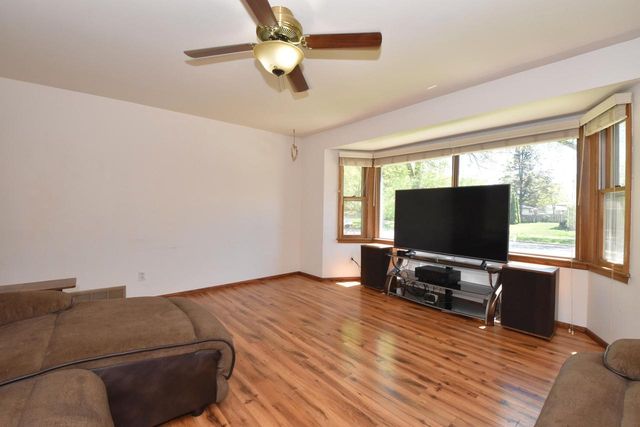 1526 Greenway TERRACE, Waukesha, WI 53186