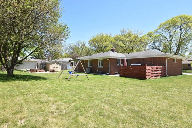 1526 Greenway TERRACE, Waukesha, WI 53186