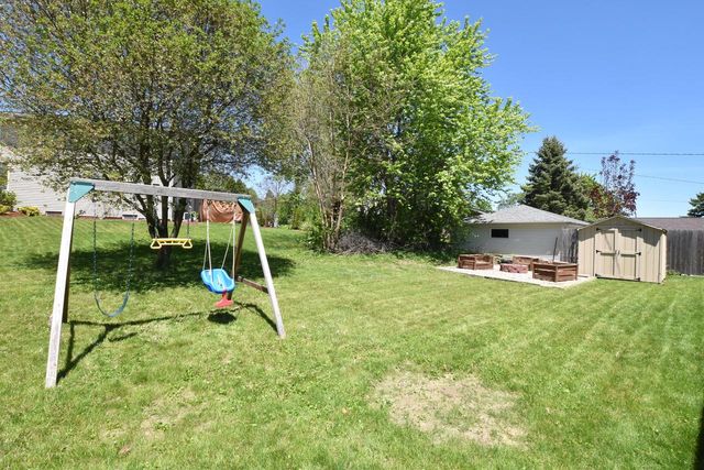 1526 Greenway TERRACE, Waukesha, WI 53186