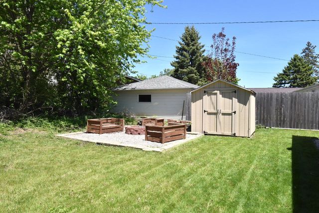 1526 Greenway TERRACE, Waukesha, WI 53186