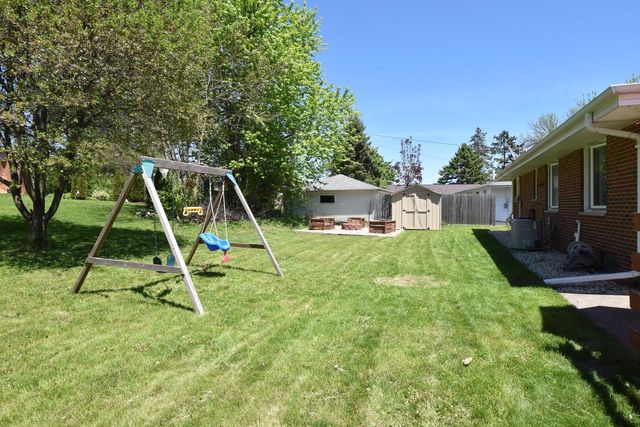1526 Greenway TERRACE, Waukesha, WI 53186
