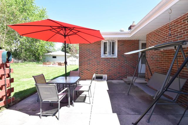 1526 Greenway TERRACE, Waukesha, WI 53186