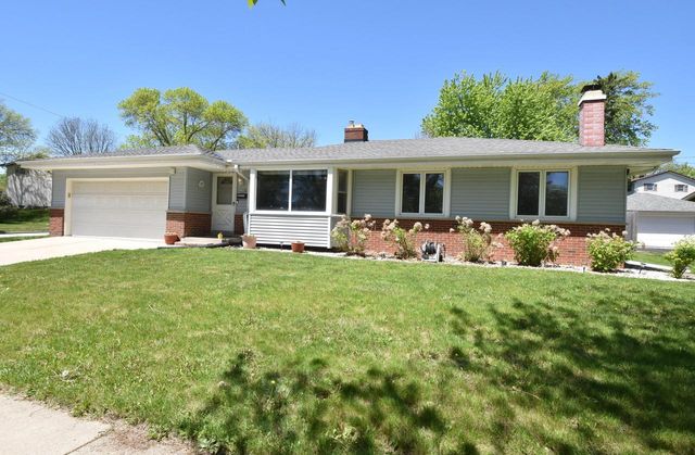 1526 Greenway TERRACE, Waukesha, WI 53186