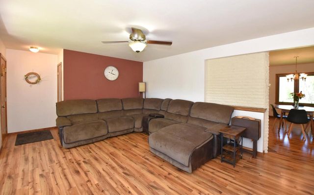 1526 Greenway TERRACE, Waukesha, WI 53186