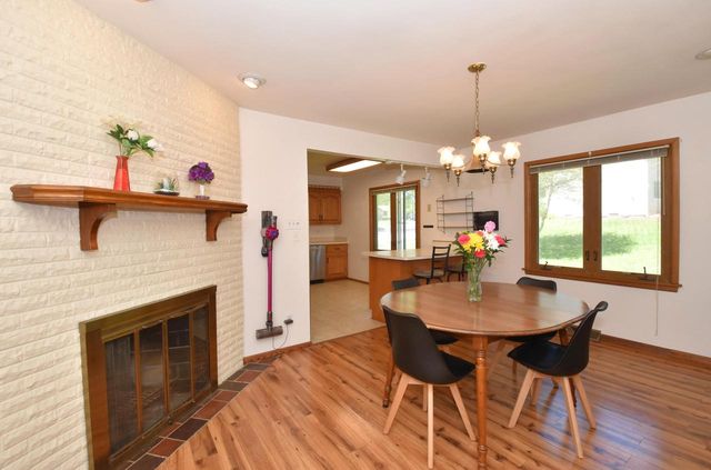 1526 Greenway TERRACE, Waukesha, WI 53186