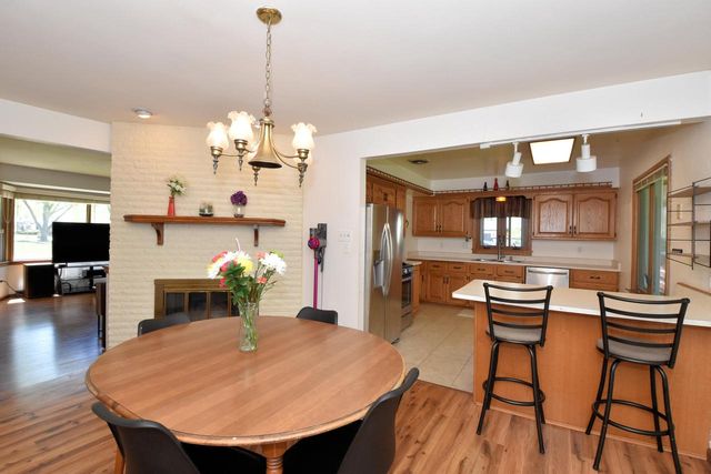 1526 Greenway TERRACE, Waukesha, WI 53186