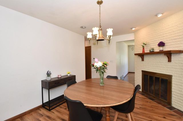 1526 Greenway TERRACE, Waukesha, WI 53186