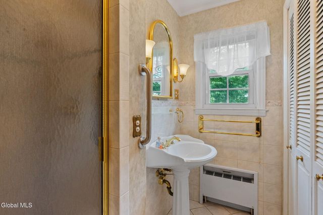 175 Colonial Avenue, Albany, NY 12208