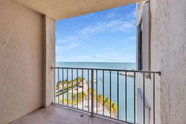 2000 Coco Plum Dr Apt 1102, Marathon, FL 33050