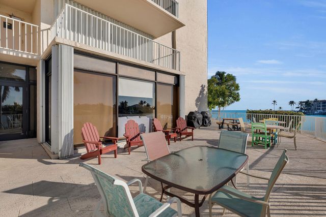 2000 Coco Plum Dr Apt 1102, Marathon, FL 33050