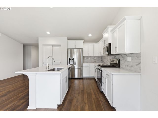 5320 SQUIRREL St, Springfield, OR 97478