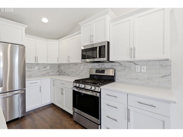 5320 SQUIRREL St, Springfield, OR 97478