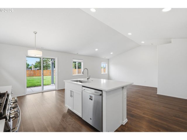 5320 SQUIRREL St, Springfield, OR 97478