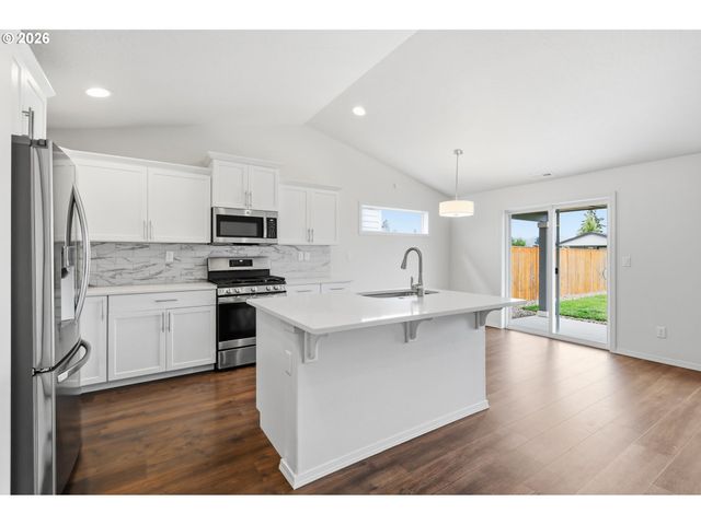 5320 SQUIRREL St, Springfield, OR 97478