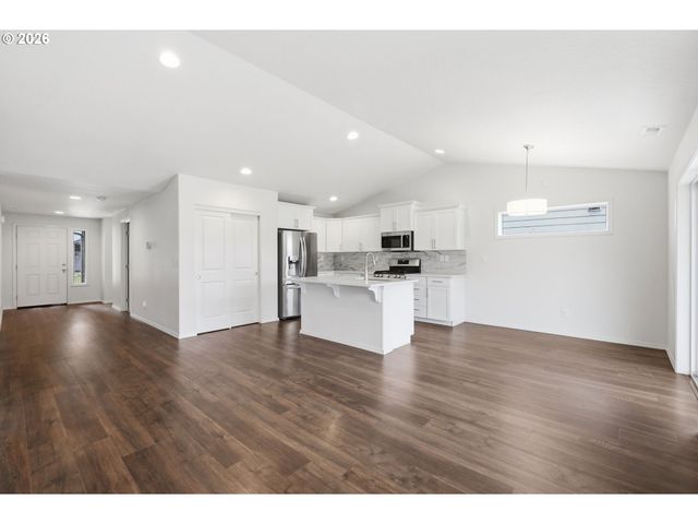 5320 SQUIRREL St, Springfield, OR 97478