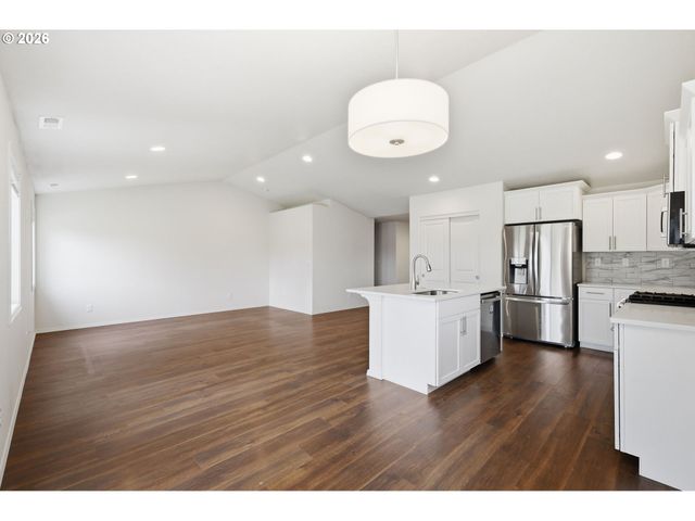5320 SQUIRREL St, Springfield, OR 97478