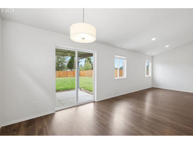 5320 SQUIRREL St, Springfield, OR 97478