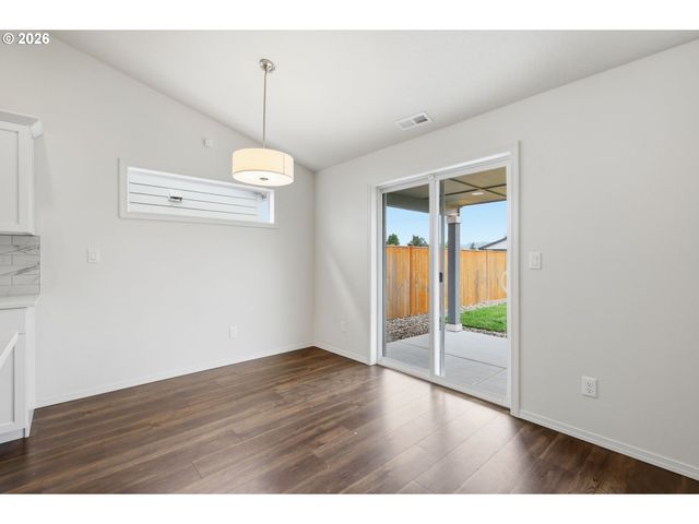 5320 SQUIRREL St, Springfield, OR 97478