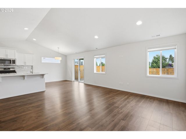 5320 SQUIRREL St, Springfield, OR 97478