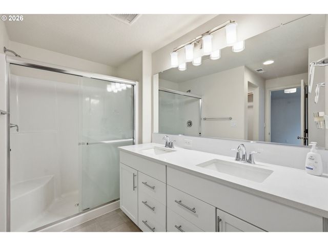 5320 SQUIRREL St, Springfield, OR 97478