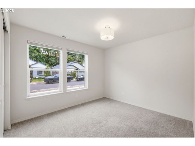 5320 SQUIRREL St, Springfield, OR 97478