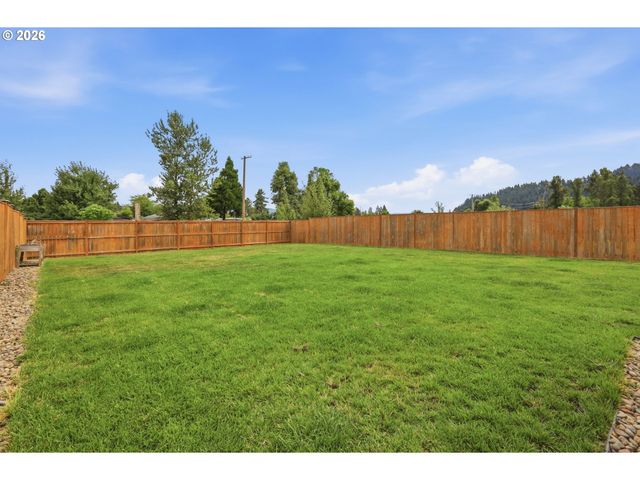 5320 SQUIRREL St, Springfield, OR 97478