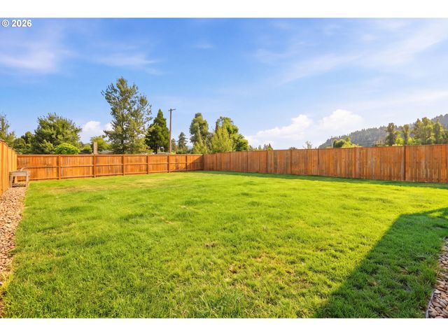5320 SQUIRREL St, Springfield, OR 97478
