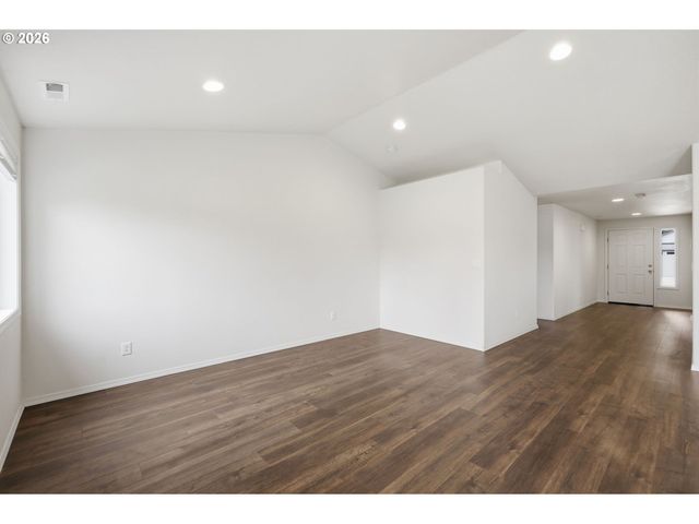 5320 SQUIRREL St, Springfield, OR 97478