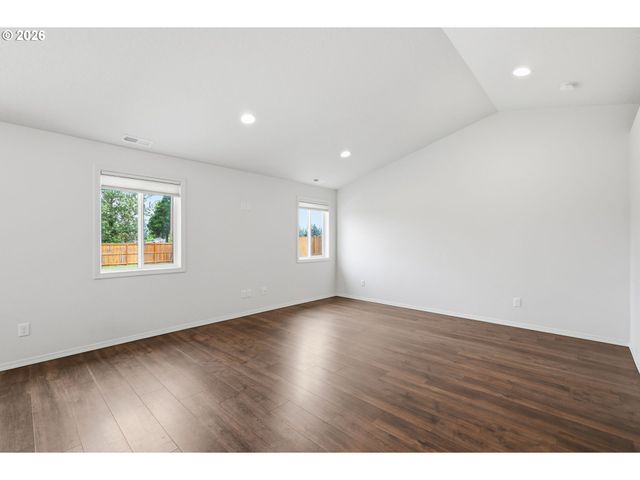 5320 SQUIRREL St, Springfield, OR 97478