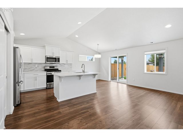 5320 SQUIRREL St, Springfield, OR 97478