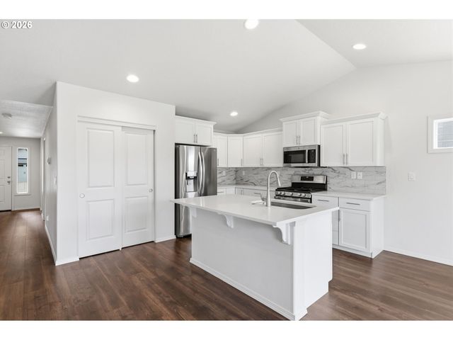 5320 SQUIRREL St, Springfield, OR 97478