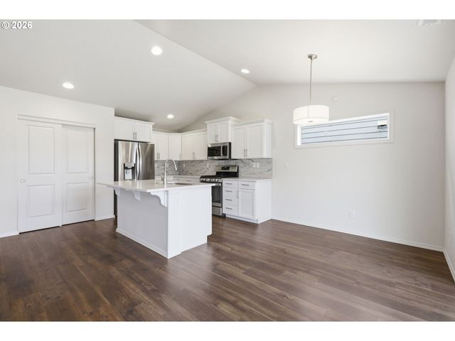 5320 SQUIRREL St, Springfield, OR 97478