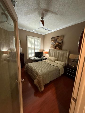 222 E Tall Oaks Circle, Palm Beach Gardens, FL 33410