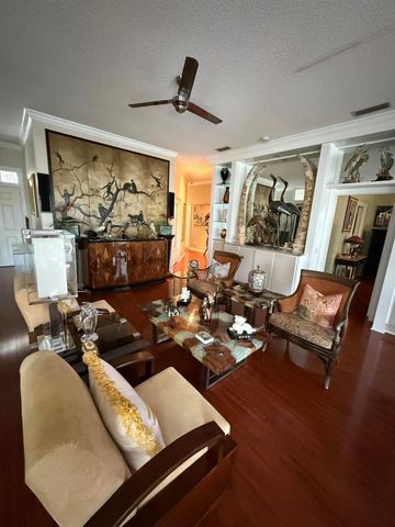 222 E Tall Oaks Circle, Palm Beach Gardens, FL 33410