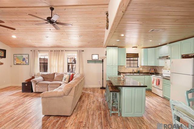 22460 Chinquapin Ave, Maurepas, LA 70449