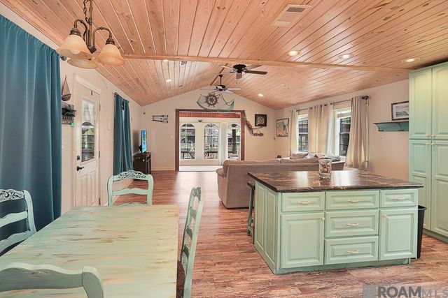 22460 Chinquapin Ave, Maurepas, LA 70449