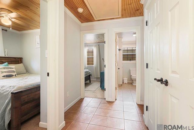 22460 Chinquapin Ave, Maurepas, LA 70449