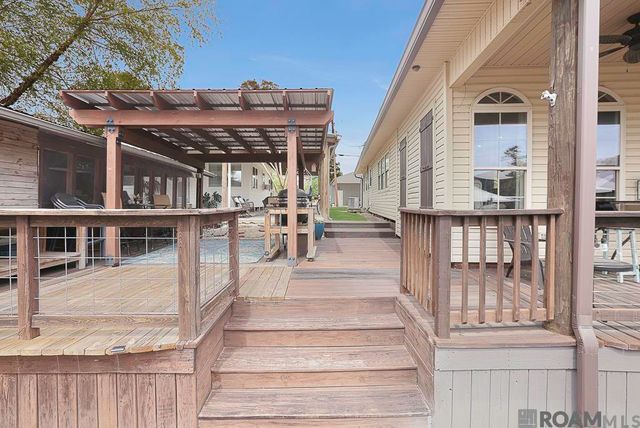 22460 Chinquapin Ave, Maurepas, LA 70449