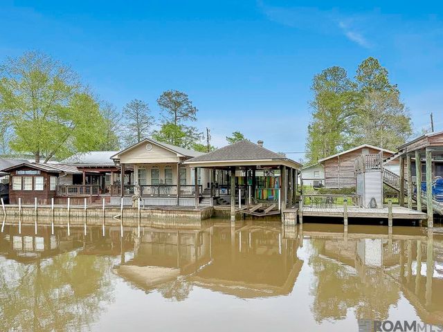 22460 Chinquapin Ave, Maurepas, LA 70449