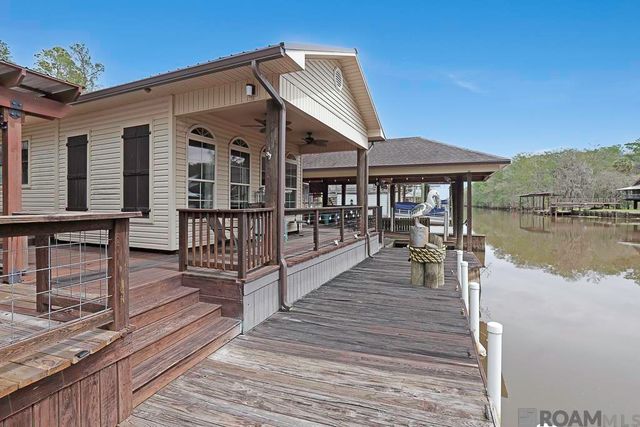 22460 Chinquapin Ave, Maurepas, LA 70449