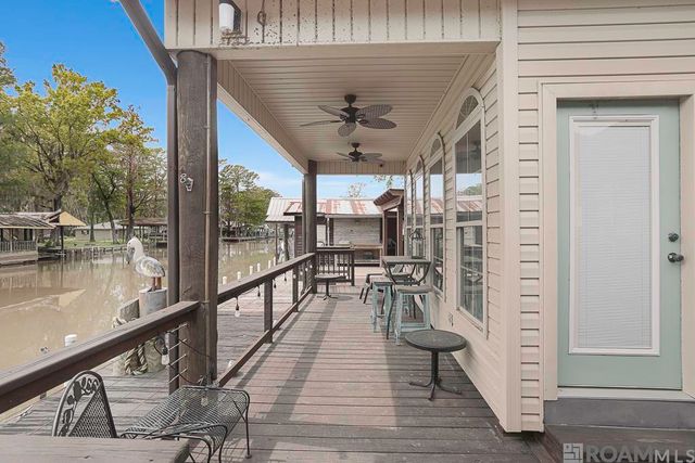 22460 Chinquapin Ave, Maurepas, LA 70449