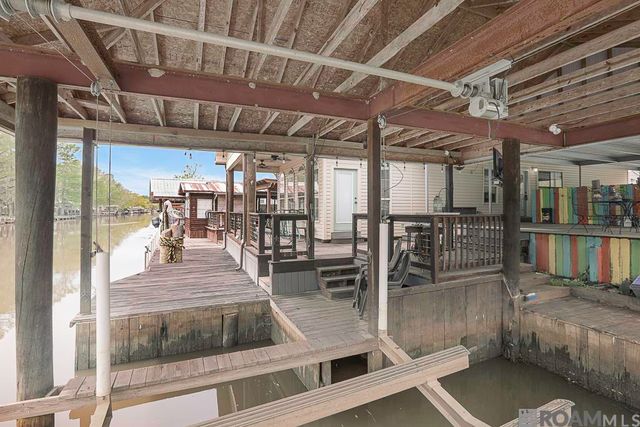 22460 Chinquapin Ave, Maurepas, LA 70449