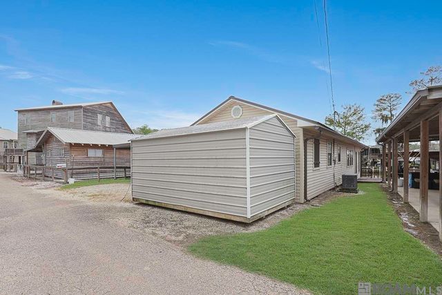 22460 Chinquapin Ave, Maurepas, LA 70449